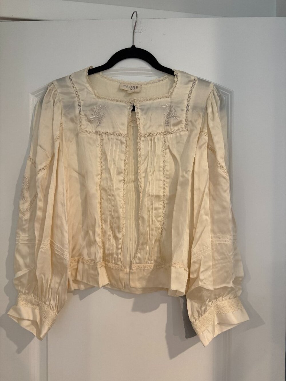 NWT FAUNE Size Large Vintage Cream Embroidered Blouse